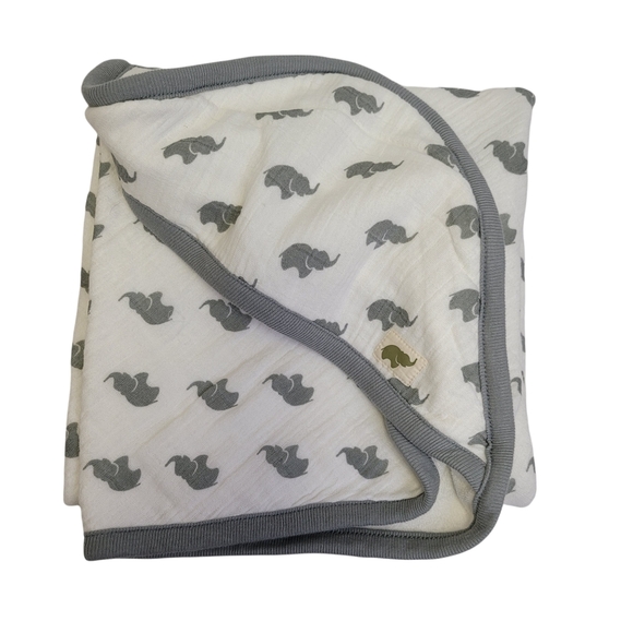 Monica and Andy Layette Gray Elephant Towel and Wash Cloth - Picture 3 of 6